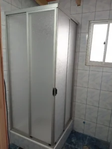 Persianas para baño de vidrio y aluminio en Querétaro