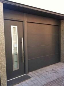 Portones minimalistas de aluminio en Querétaro